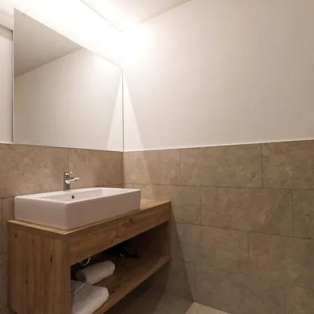 Hotel & Astoria 2*