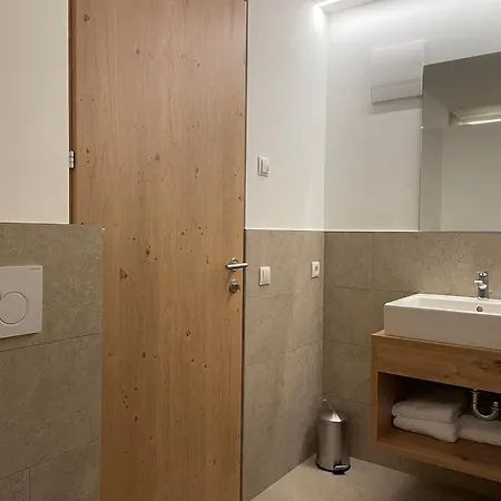 & Astoria Hotel