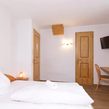 & Astoria Hotel 2*
